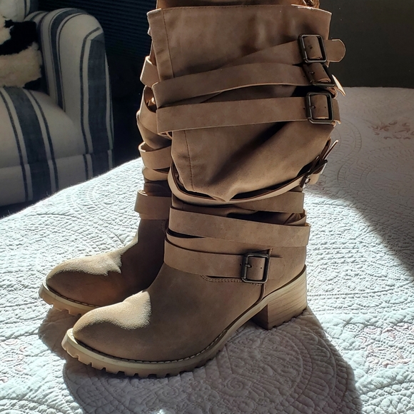 Hanah Camel Boots - Picture 4 of 7